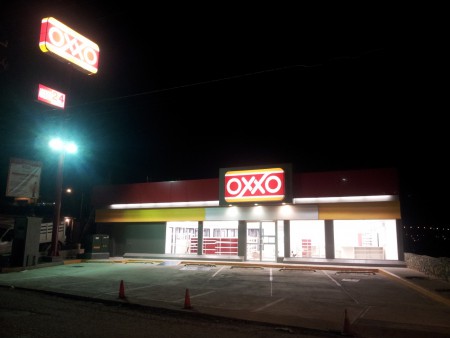 OXXO 1.- "ARENA METROPOLITANA".- TUXTLA GTZ.- BAMA EMPRESARIAL.- 2011